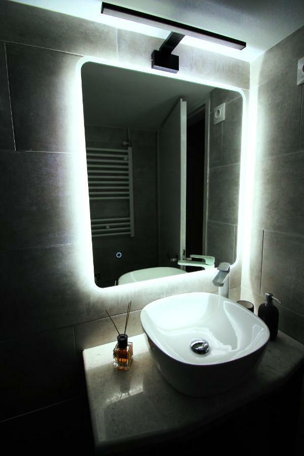 Yannis - Stylish With High-speed Wi-fi Apartment