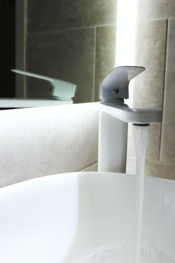 Yannis - Stylish With High-speed Wi-fi